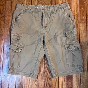 Urban pipeline below the knee khaki cargo shorts 34 waist